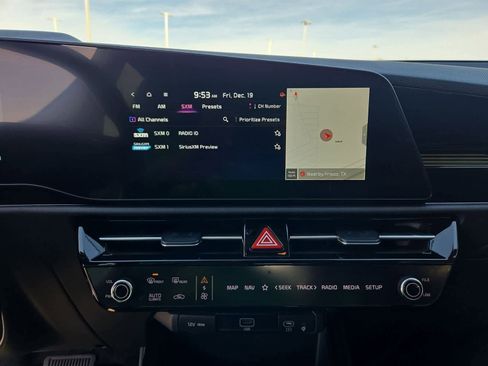 Certified 2023 Kia Niro EX image 26