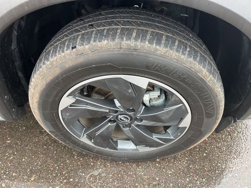 Used 2024 Nissan Rogue SV AWD/4WD image 18