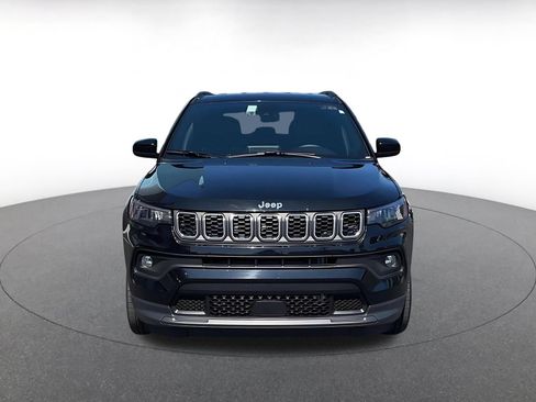 Used 2025 Jeep Compass Latitude AWD/4WD image 4