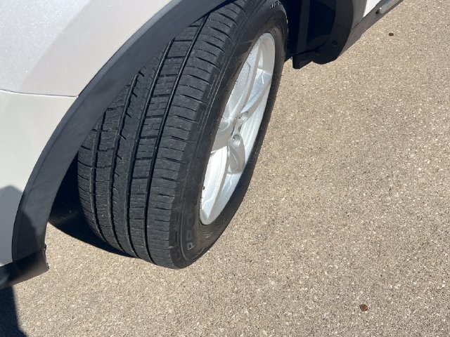 Used 2018 Ford Explorer XLT FWD image 14