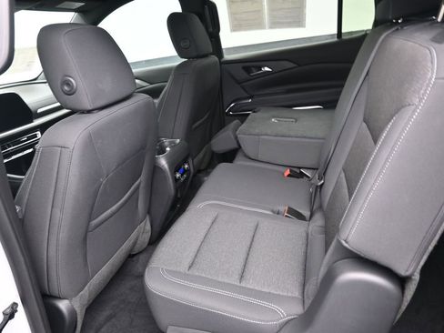 Used 2024 Chevrolet Traverse LT image 11