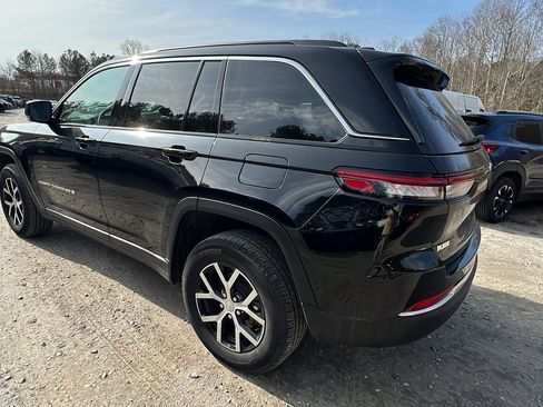 Certified 2024 Jeep Grand Cherokee Limited image 10