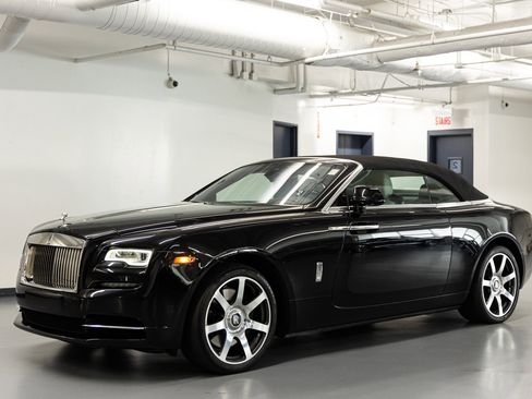 Used 2017 Rolls-Royce Dawn RWD image 6