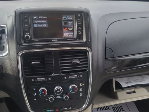 Used 2015 Dodge Grand Caravan SXT w/ UConnect Hands-Free Group image 24