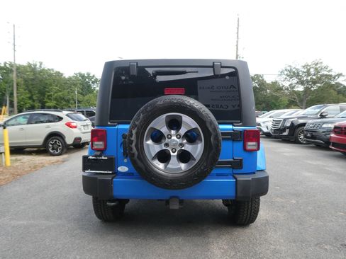 Used 2016 Jeep Wrangler Unlimited Sahara w/ Dual Top Group AWD/4WD image 6