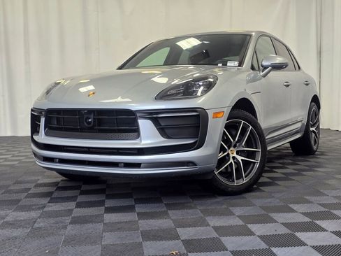 Certified 2025 Porsche Macan image 1