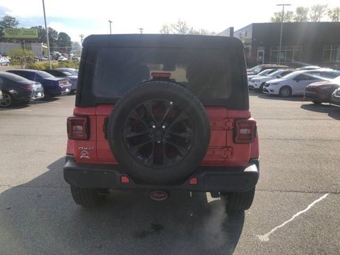 Used 2021 Jeep Wrangler Unlimited image 4