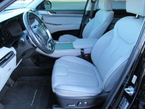 Used 2023 Hyundai Palisade SEL w/ Premium Package image 18