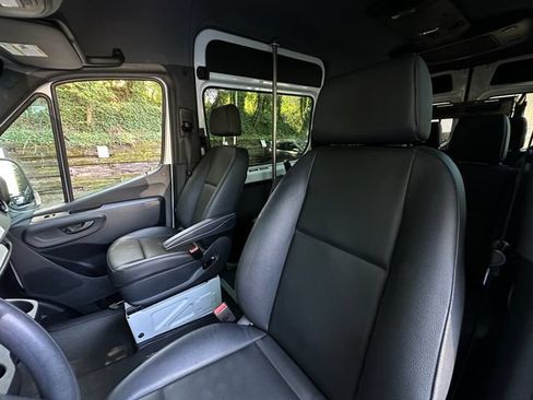 Used 2021 Mercedes-Benz Sprinter 2500 image 10