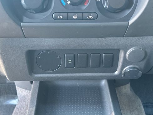 Used 2011 Nissan Xterra X image 29