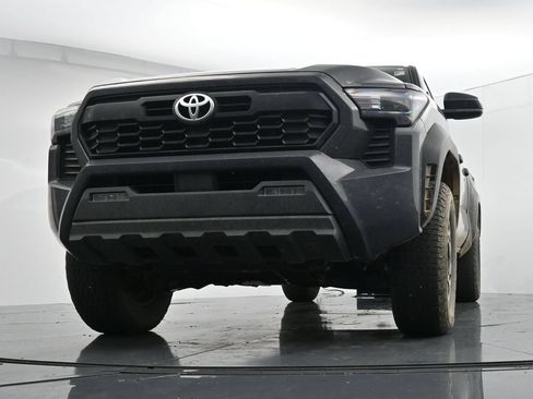 Used 2024 Toyota Tacoma TRD Off-Road AWD/4WD image 27