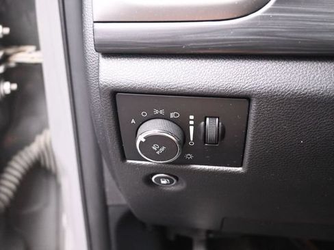 Used 2020 Jeep Grand Cherokee Altitude AWD/4WD image 19