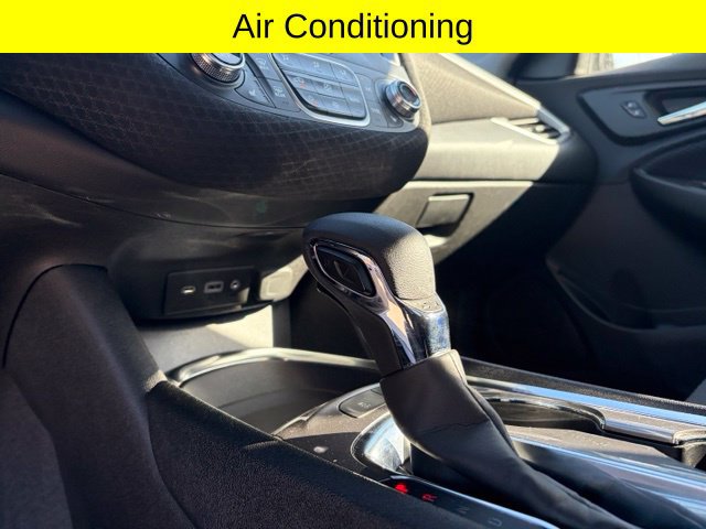 Used 2025 Chevrolet Malibu LT FWD image 12