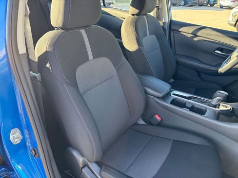 Used 2025 Nissan Sentra SV image 34