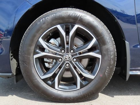 Used 2025 Toyota Sienna Platinum AWD/4WD image 17