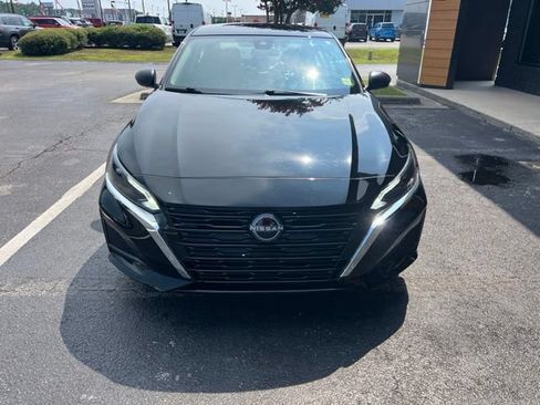 Used 2025 Nissan Altima 2.5 SV FWD image 3