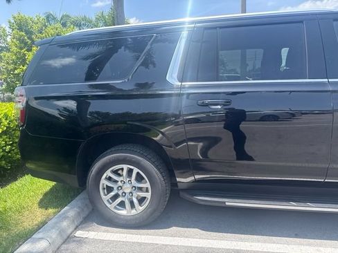 Used 2024 Chevrolet Suburban LT RWD image 5