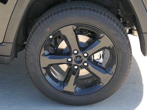 New 2026 Jeep Grand Cherokee Limited w/ Limited Altitude Package AWD/4WD image 30