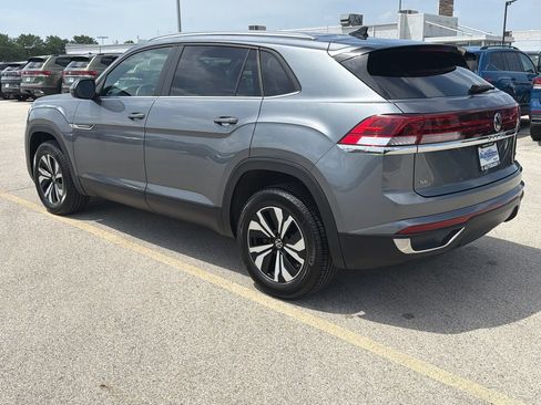 Used 2024 Volkswagen Atlas Cross Sport SE AWD/4WD image 4
