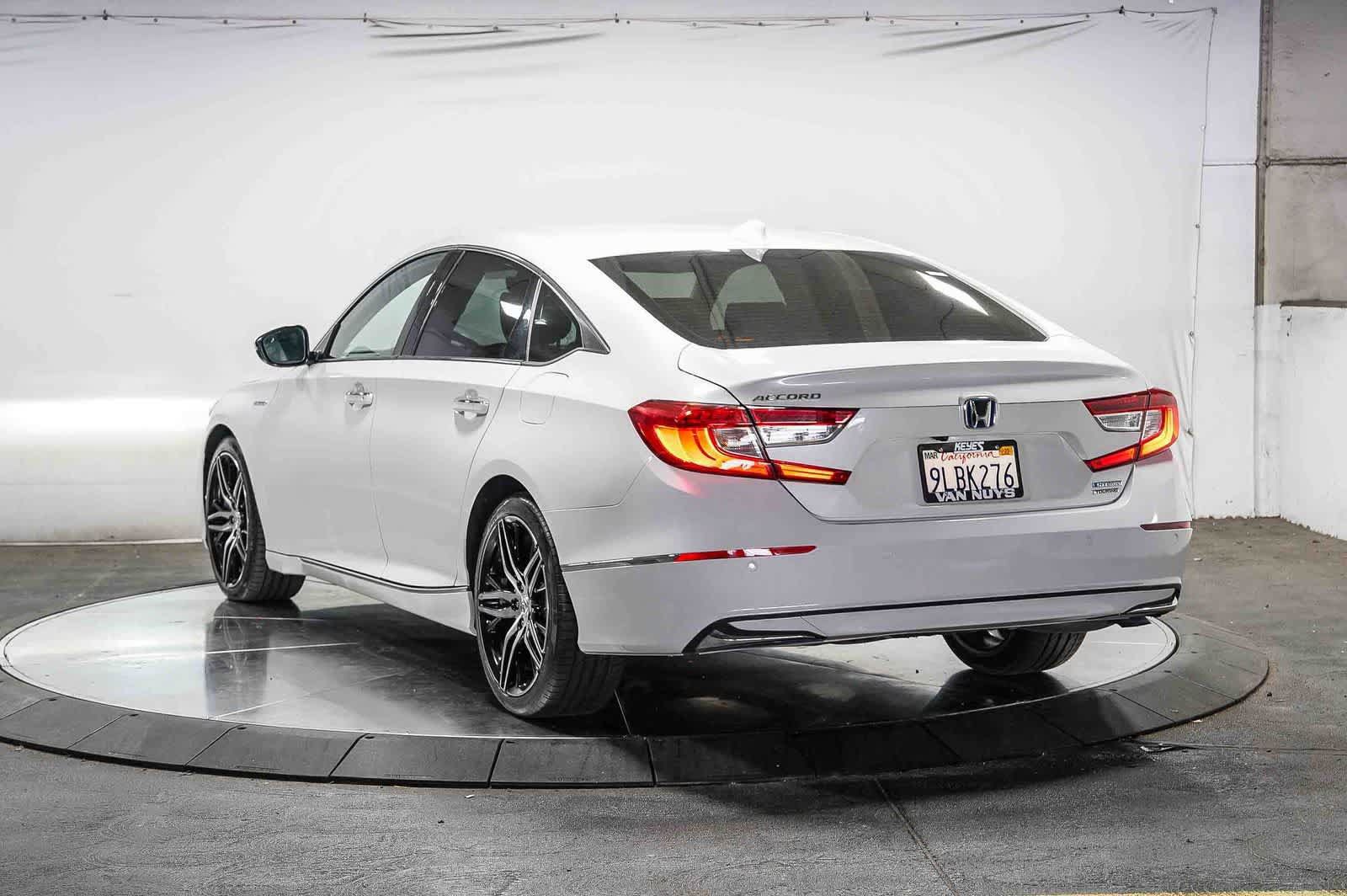 Used 2021 Honda Accord Touring image 2