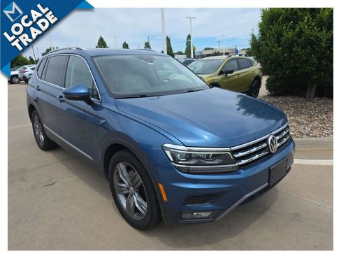 Used 2018 Volkswagen Tiguan SEL Premium FWD image 3