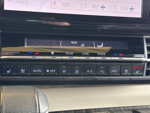 Certified 2021 Toyota Sienna Platinum image 23