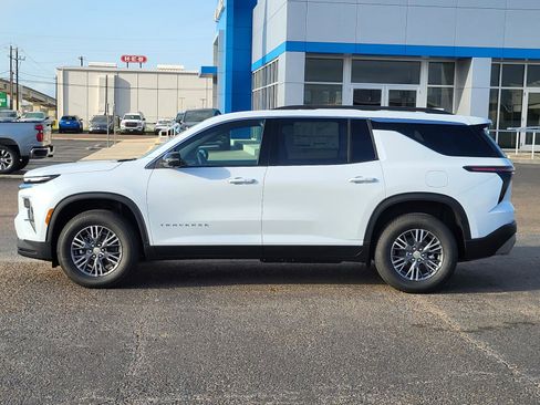 New 2026 Chevrolet Traverse LT image 2