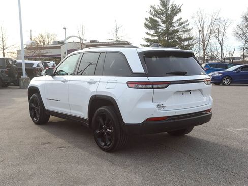 Used 2023 Jeep Grand Cherokee Altitude image 5