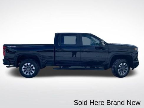 Used 2024 Chevrolet Silverado 2500 Custom w/ Custom Value Package image 6