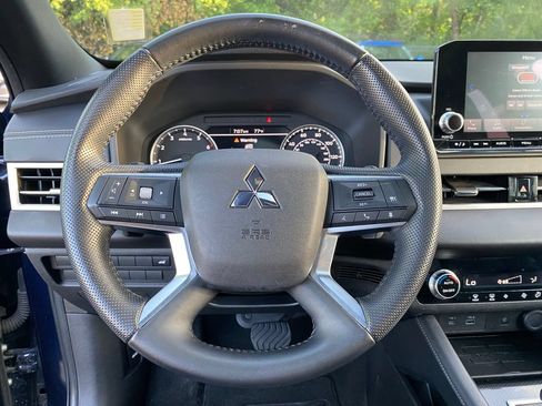 Used 2022 Mitsubishi Outlander SE AWD/4WD image 11