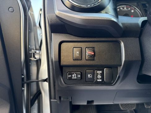 Used 2022 Toyota Tacoma TRD Off-Road image 13