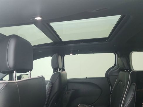 New 2026 Chrysler Pacifica Limited image 29