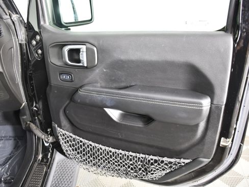Used 2021 Jeep Wrangler Unlimited Sahara w/ Uconnect 4C Nav & Sound Group AWD/4WD image 39