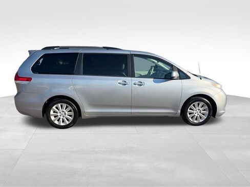 Used 2014 Toyota Sienna XLE AWD/4WD image 7
