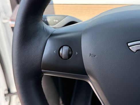 Used 2023 Tesla Model Y Long Range AWD/4WD image 19