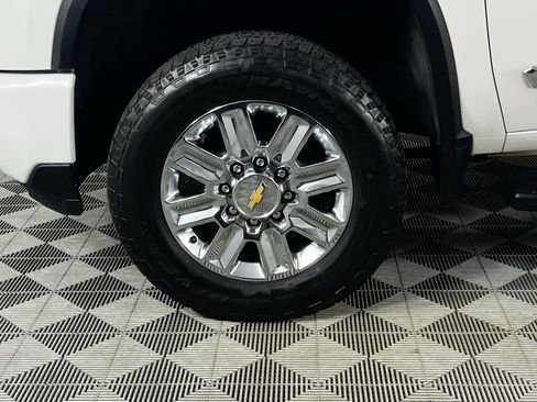 Used 2024 Chevrolet Silverado 2500 High Country w/ High Country Premium Package image 14