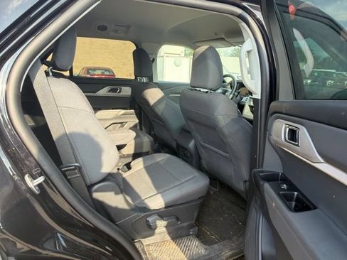Used 2025 Ford Explorer Active RWD image 28
