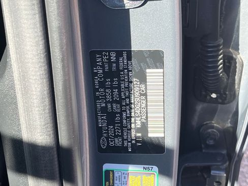 Used 2025 Hyundai Elantra SEL image 24