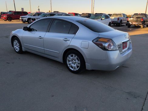 Used 2010 Nissan Altima 2.5 S FWD image 6