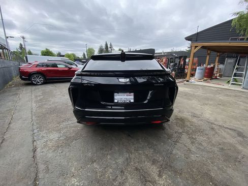 Used 2024 Cadillac Lyriq Luxury w/ LPO, Floor Liner Package AWD/4WD image 5