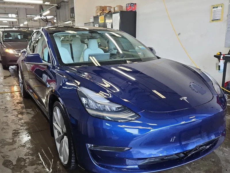 Used 2018 Tesla Model 3 Long Range AWD/4WD image 3
