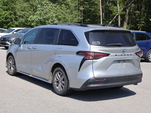 Used 2021 Toyota Sienna XLE AWD/4WD image 7