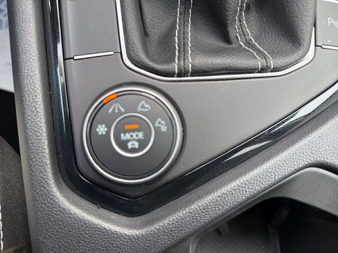 Used 2025 Volkswagen Taos SE image 26