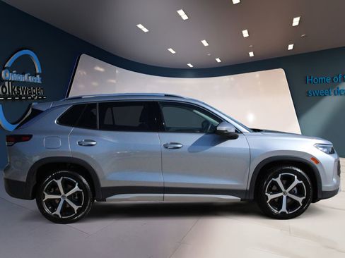 Certified 2025 Volkswagen Tiguan SE FWD image 4