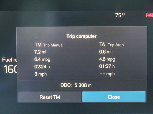 Used 2025 Volvo XC40 B5 Plus image 26