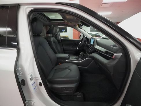 Certified 2022 Toyota Highlander XLE image 16