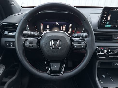 Used 2025 Honda Pilot Black Edition image 23