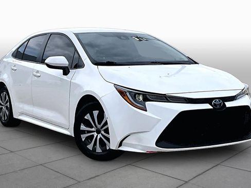 Used 2022 Toyota Corolla LE image 3