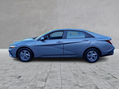 Used 2025 Hyundai Elantra SE FWD image 7