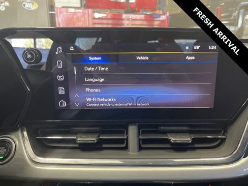 Used 2025 Chevrolet Trax LT w/ LT Convenience Package FWD image 5